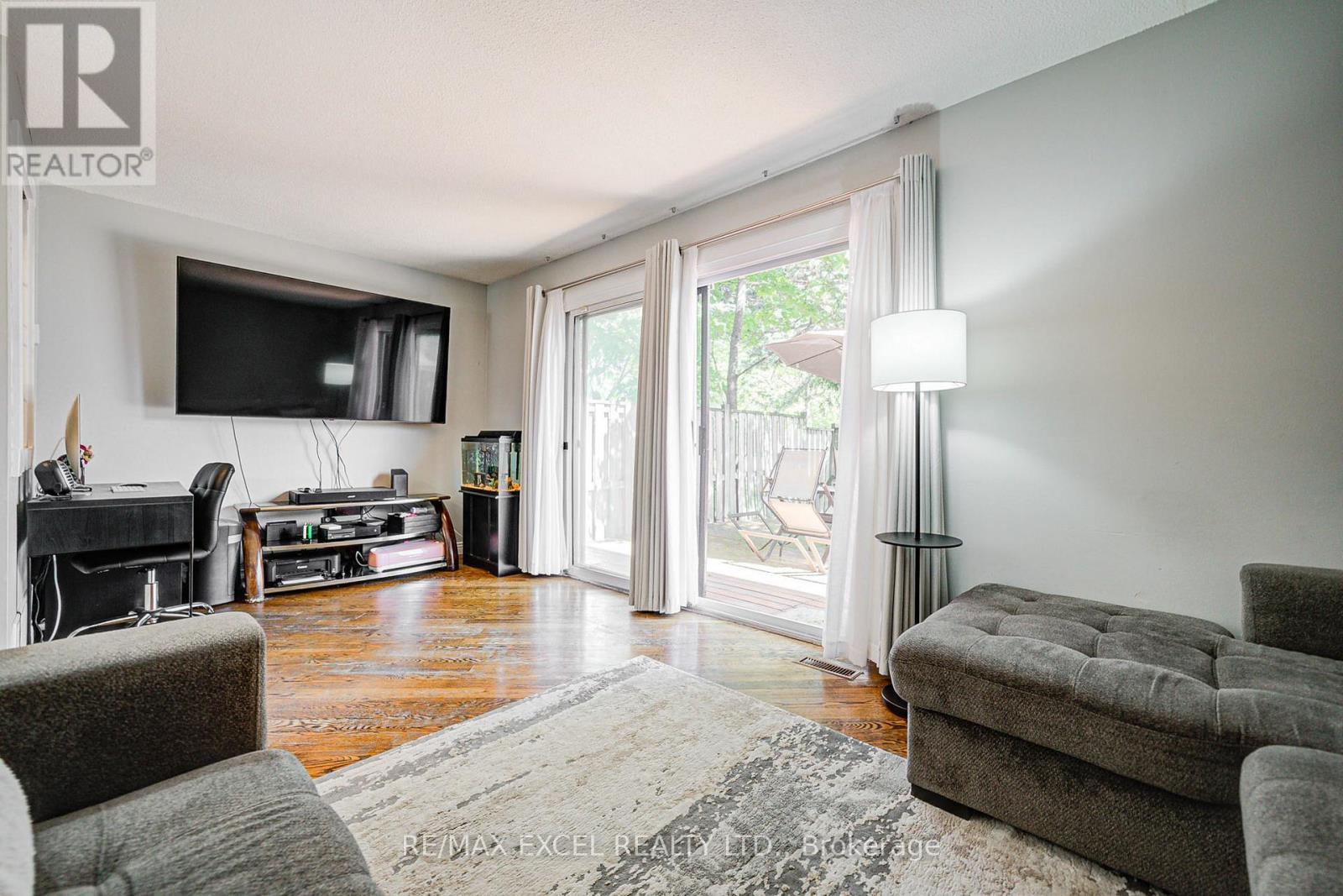 












12 - 6433 CHARING DRIVE

,
Mississauga (Streetsville),




Ontario
L5N1L6

