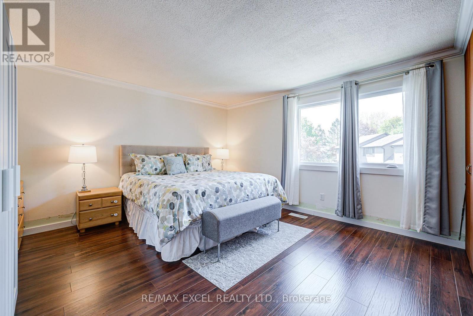 












12 - 6433 CHARING DRIVE

,
Mississauga (Streetsville),




Ontario
L5N1L6

