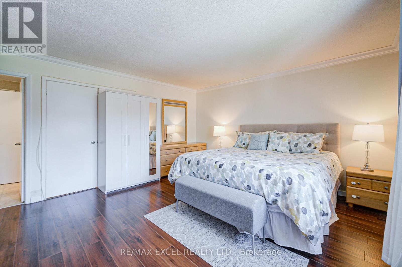












12 - 6433 CHARING DRIVE

,
Mississauga (Streetsville),




Ontario
L5N1L6

