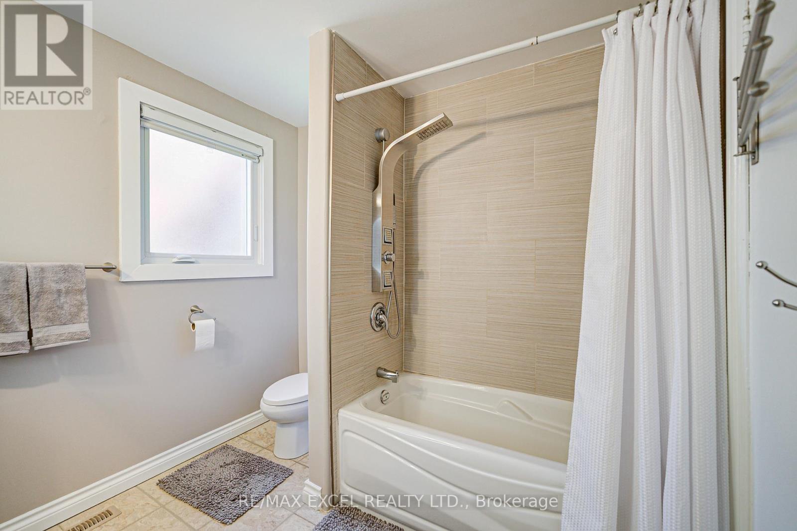 












12 - 6433 CHARING DRIVE

,
Mississauga (Streetsville),




Ontario
L5N1L6

