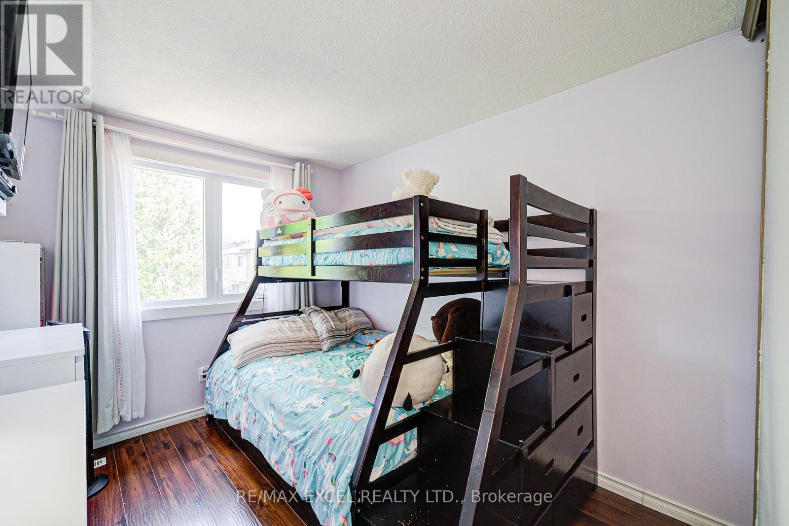 












12 - 6433 CHARING DRIVE

,
Mississauga (Streetsville),




Ontario
L5N1L6

