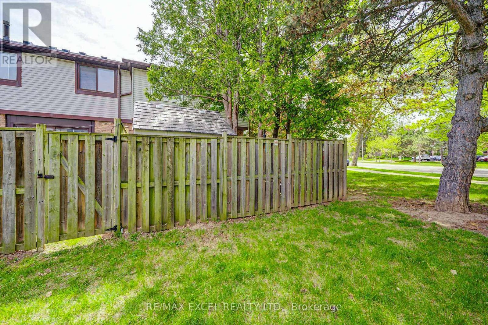 












12 - 6433 CHARING DRIVE

,
Mississauga (Streetsville),




Ontario
L5N1L6

