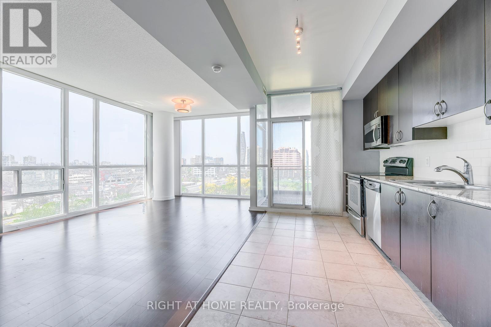 












802 - 223 WEBB DRIVE

,
Mississauga (City Centre),




Ontario
L5B0E8

