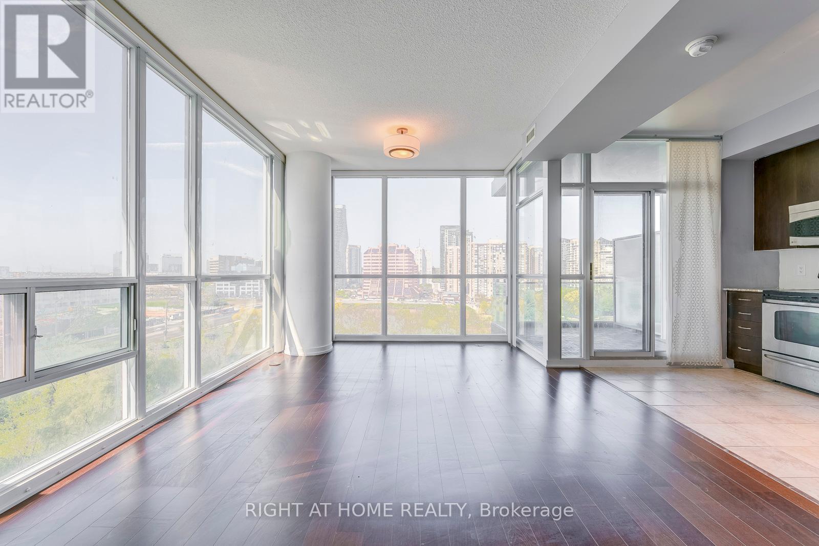 












802 - 223 WEBB DRIVE

,
Mississauga (City Centre),




Ontario
L5B0E8

