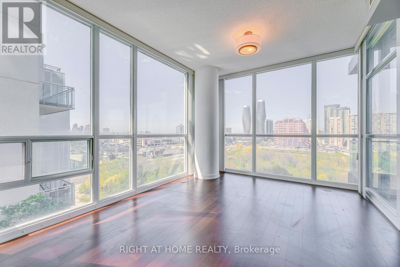 












802 - 223 WEBB DRIVE

,
Mississauga (City Centre),




Ontario
L5B0E8

