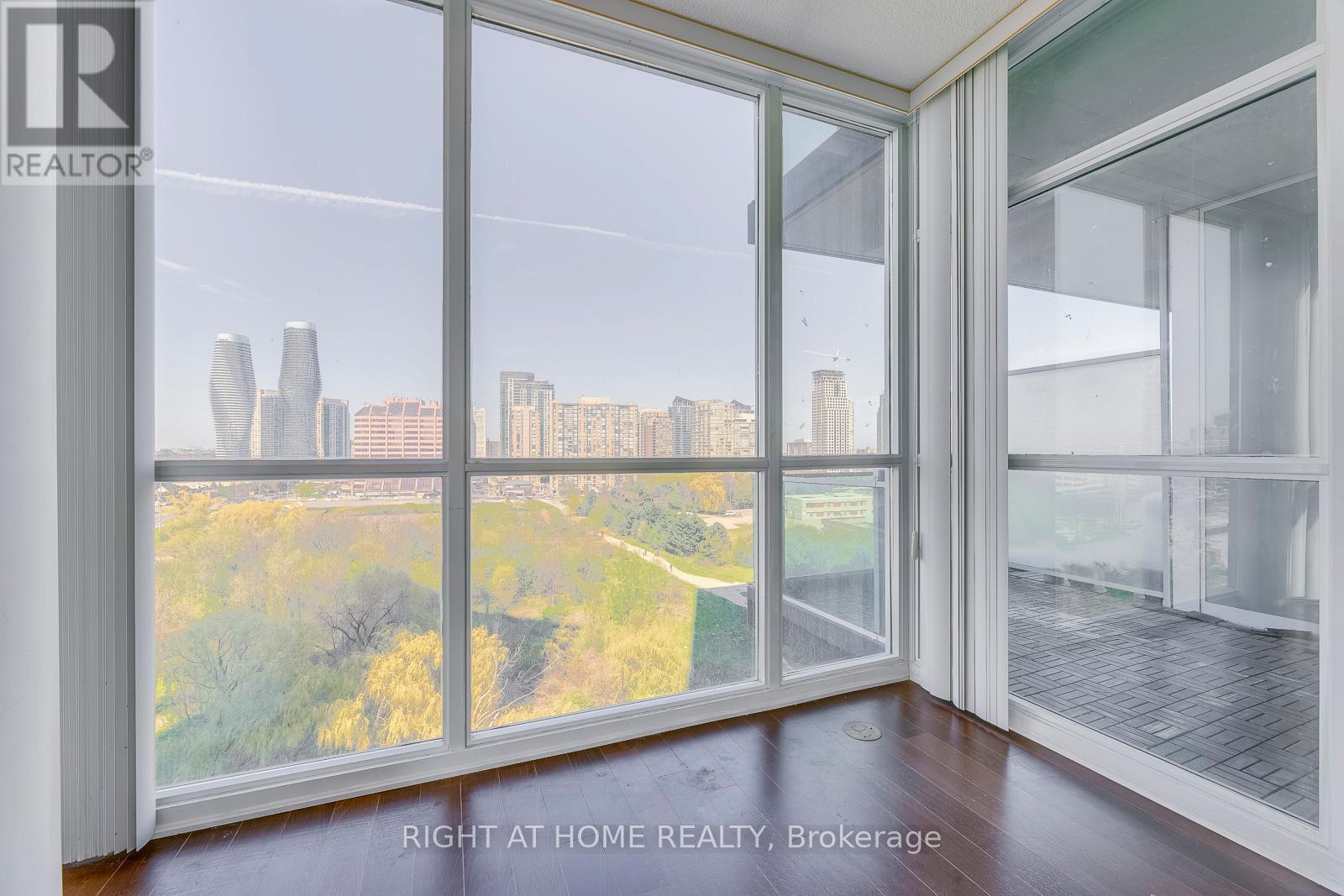 












802 - 223 WEBB DRIVE

,
Mississauga (City Centre),




Ontario
L5B0E8

