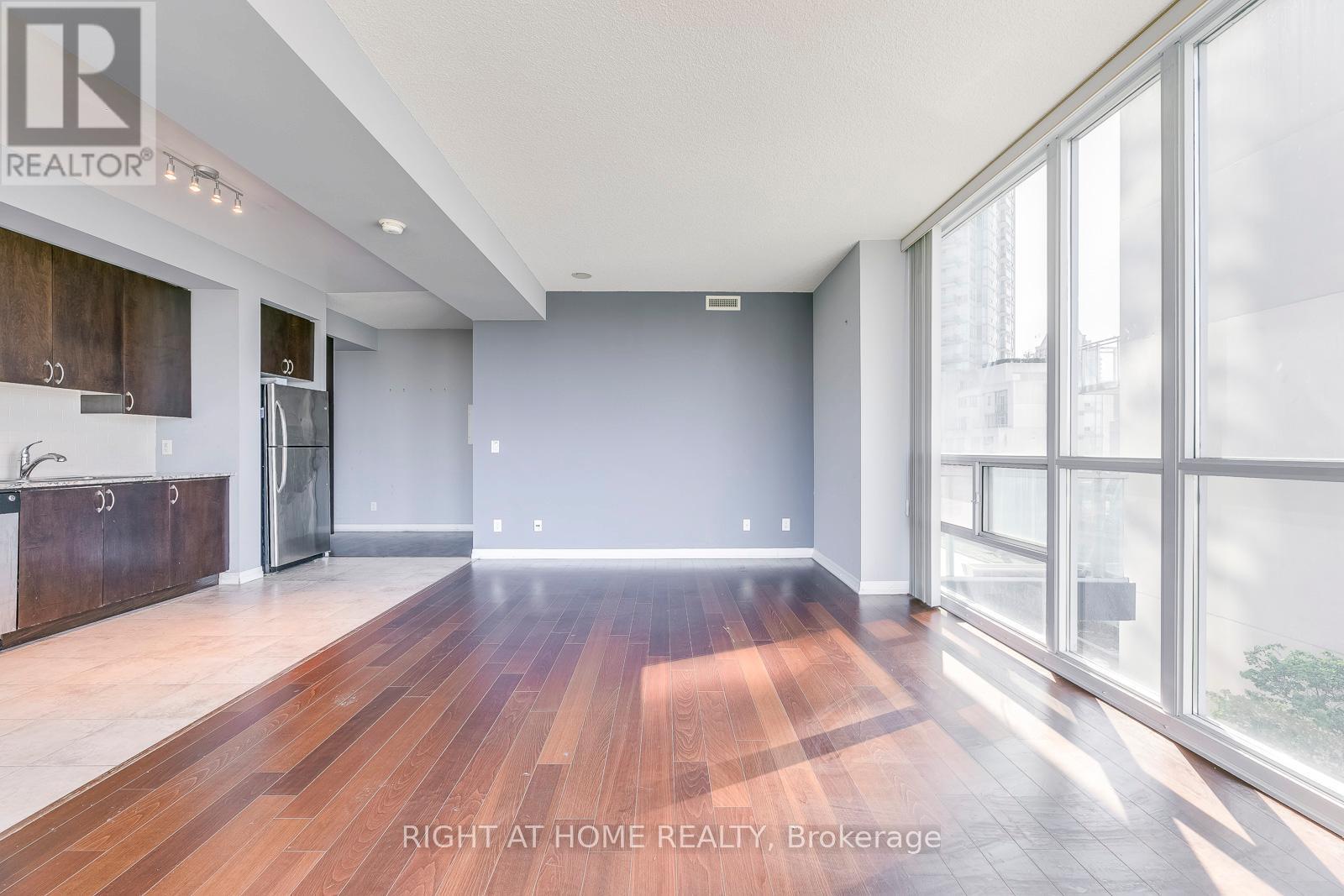 












802 - 223 WEBB DRIVE

,
Mississauga (City Centre),




Ontario
L5B0E8


