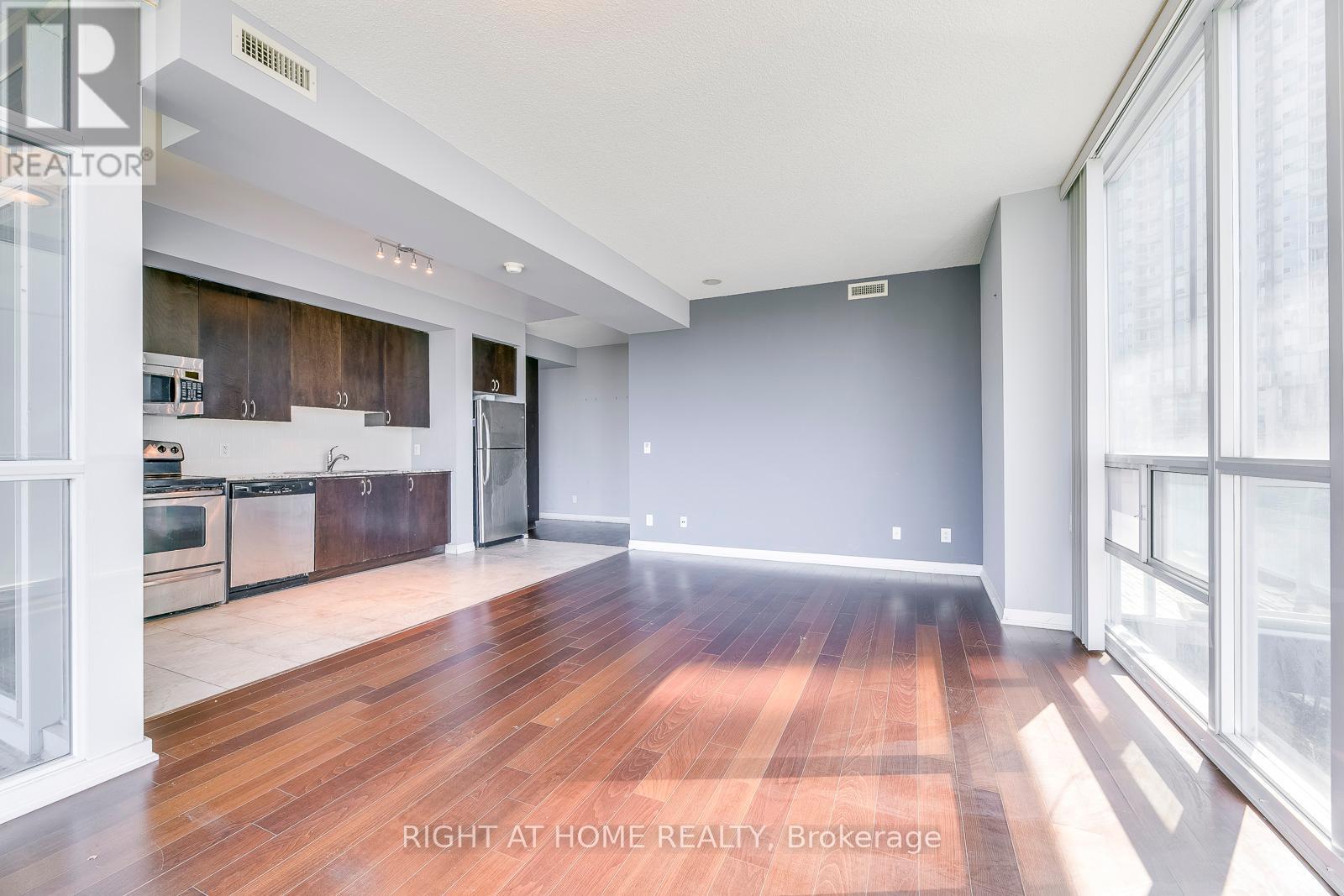 












802 - 223 WEBB DRIVE

,
Mississauga (City Centre),




Ontario
L5B0E8

