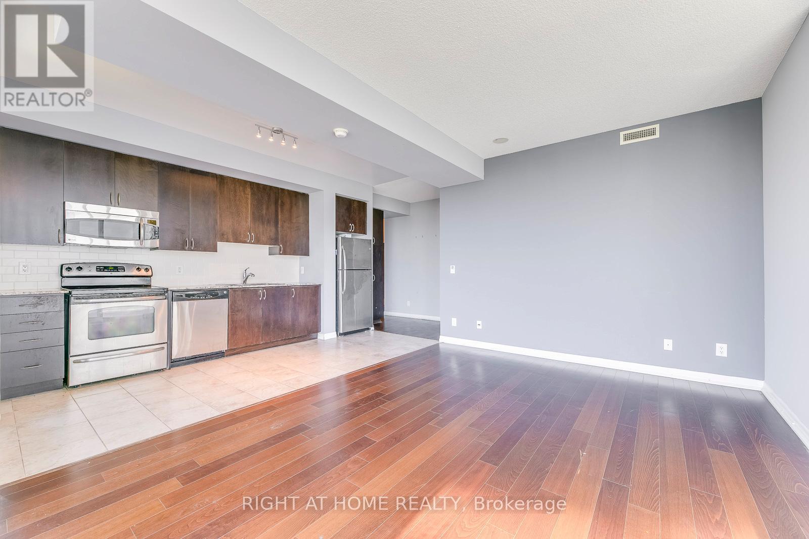 












802 - 223 WEBB DRIVE

,
Mississauga (City Centre),




Ontario
L5B0E8

