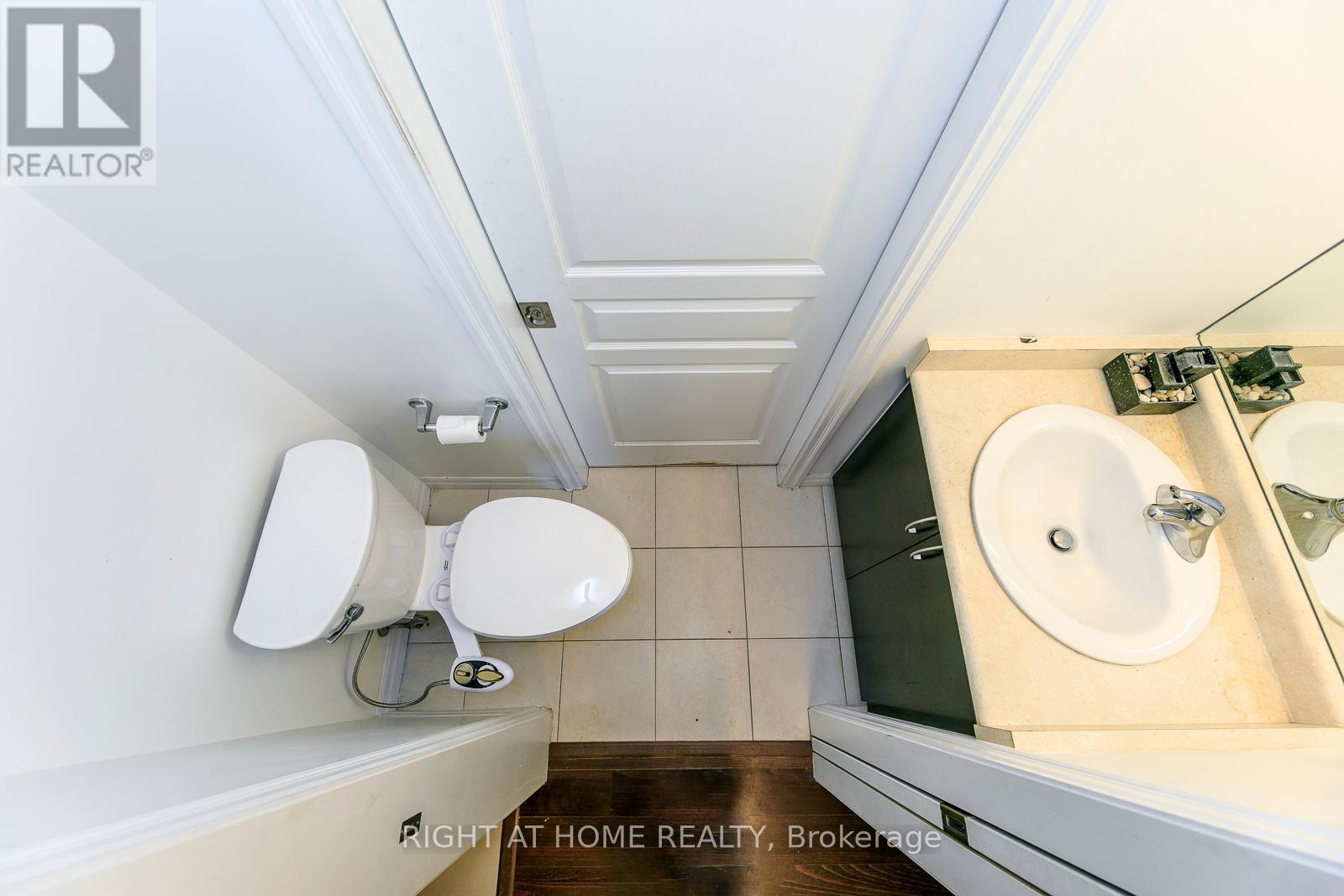 












802 - 223 WEBB DRIVE

,
Mississauga (City Centre),




Ontario
L5B0E8

