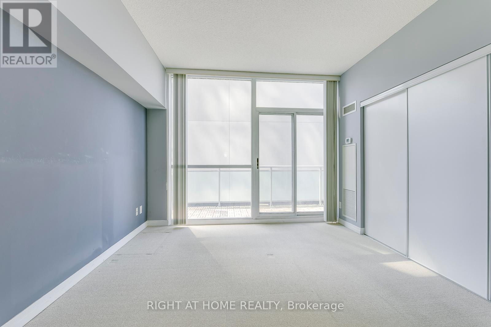 












802 - 223 WEBB DRIVE

,
Mississauga (City Centre),




Ontario
L5B0E8

