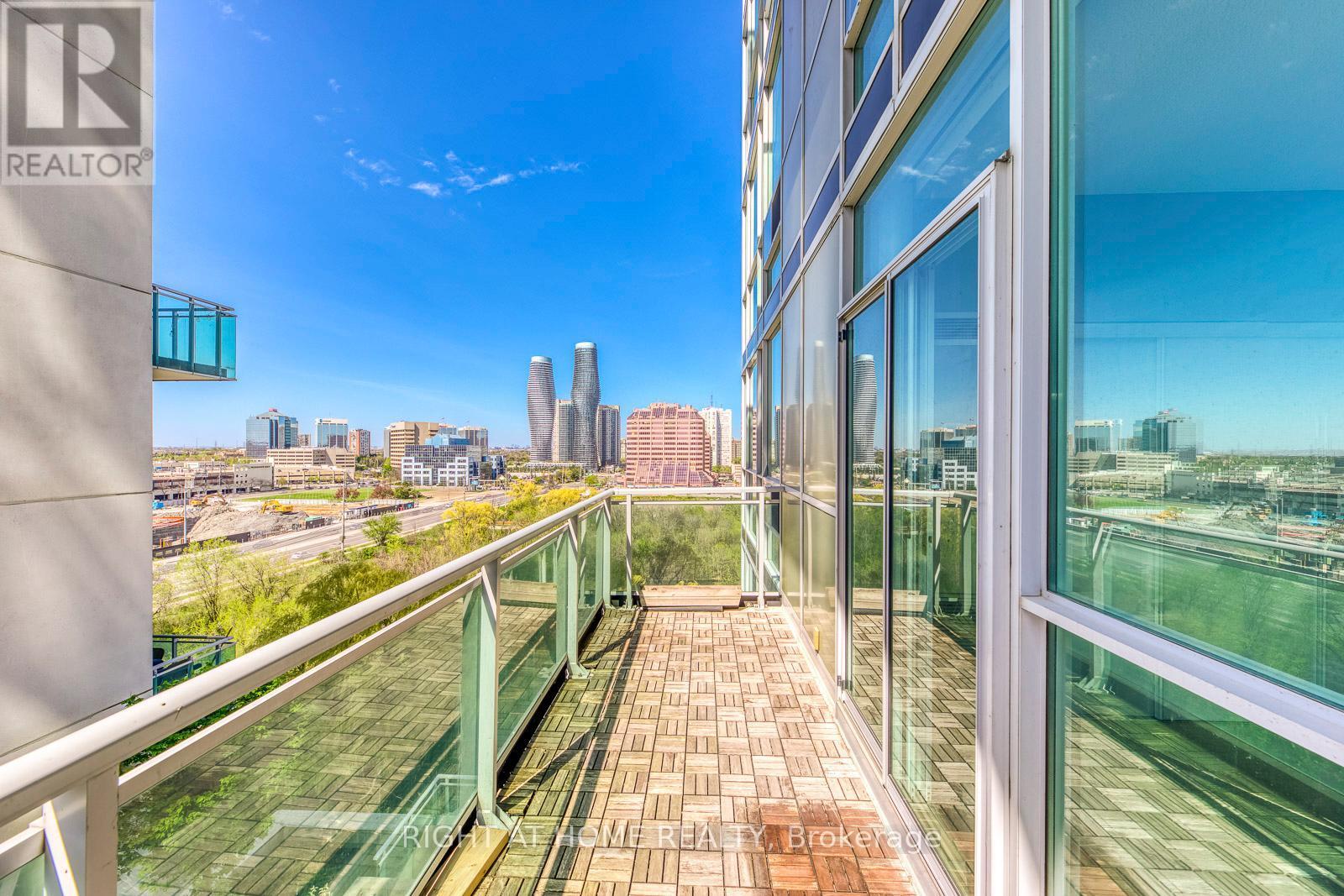 












802 - 223 WEBB DRIVE

,
Mississauga (City Centre),




Ontario
L5B0E8

