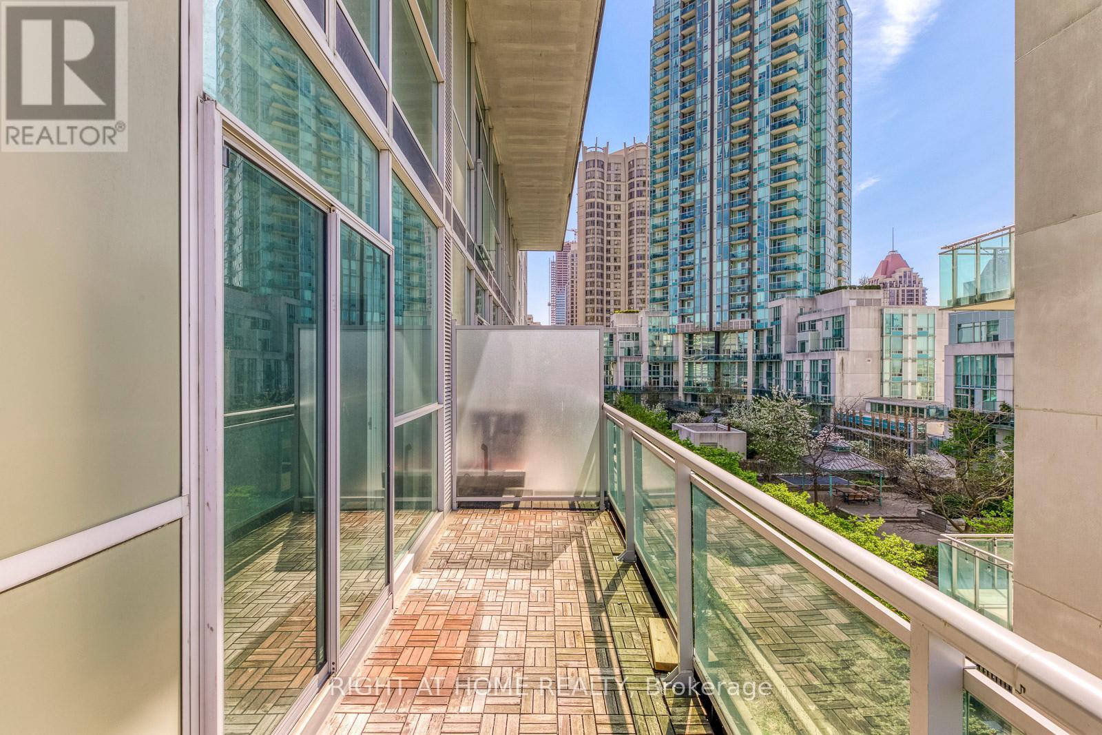 












802 - 223 WEBB DRIVE

,
Mississauga (City Centre),




Ontario
L5B0E8

