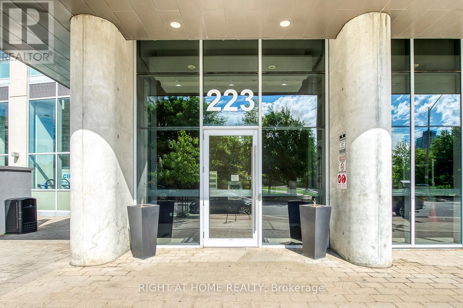 












802 - 223 WEBB DRIVE

,
Mississauga (City Centre),




Ontario
L5B0E8

