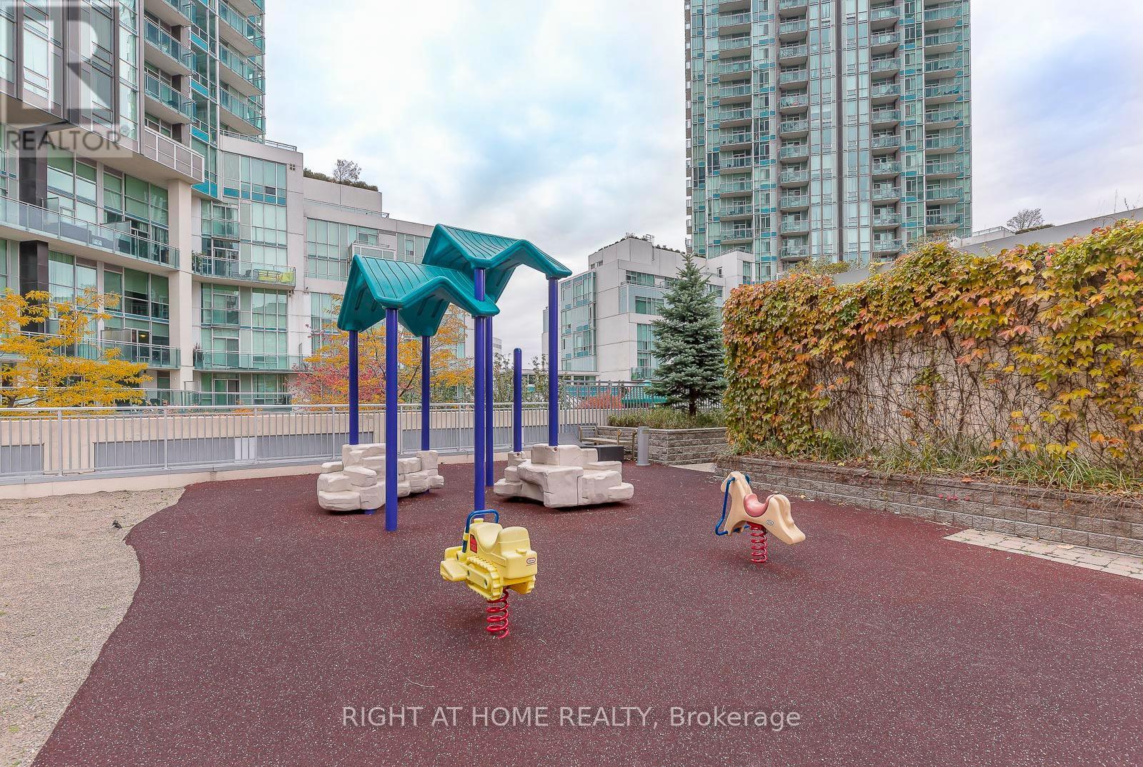 












802 - 223 WEBB DRIVE

,
Mississauga (City Centre),




Ontario
L5B0E8

