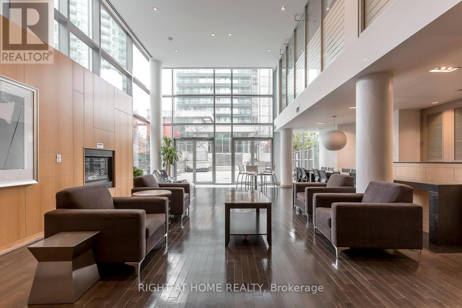 












802 - 223 WEBB DRIVE

,
Mississauga (City Centre),




Ontario
L5B0E8

