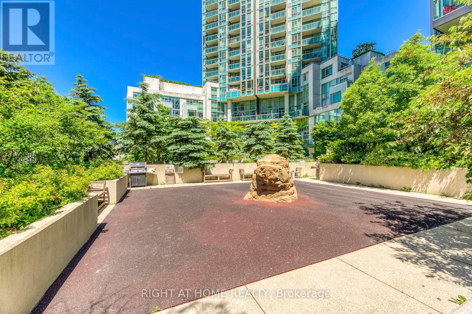 












802 - 223 WEBB DRIVE

,
Mississauga (City Centre),




Ontario
L5B0E8


