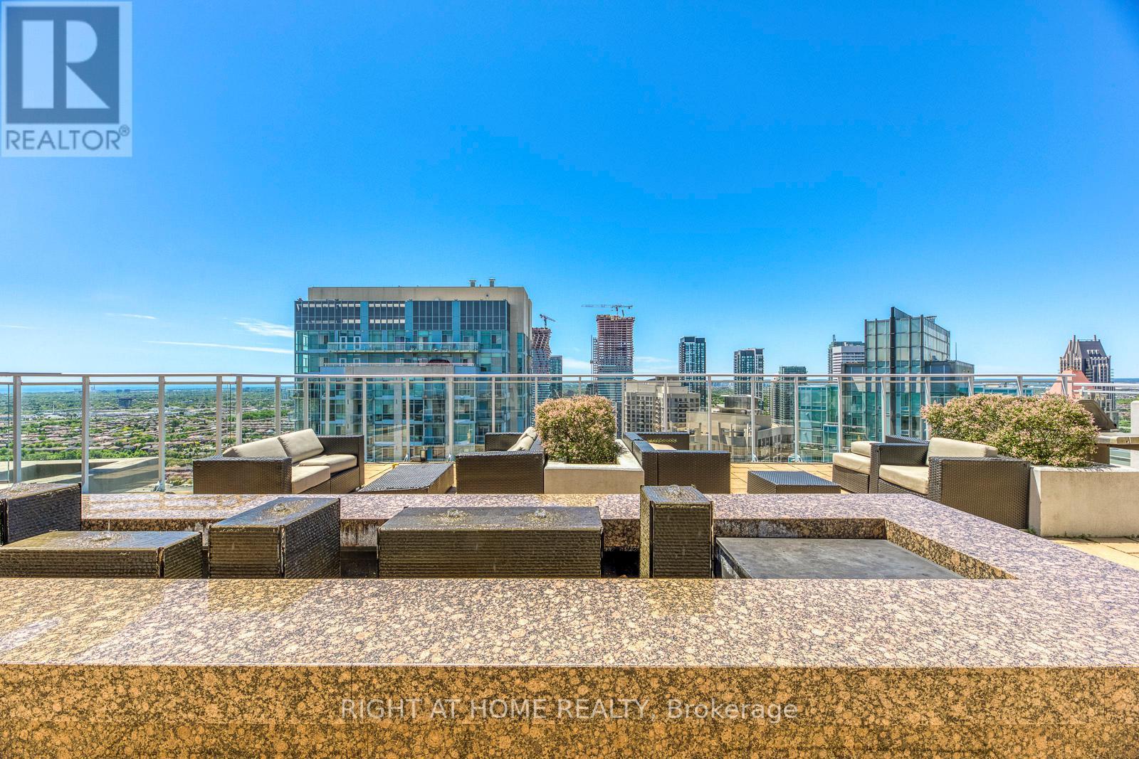 












802 - 223 WEBB DRIVE

,
Mississauga (City Centre),




Ontario
L5B0E8

