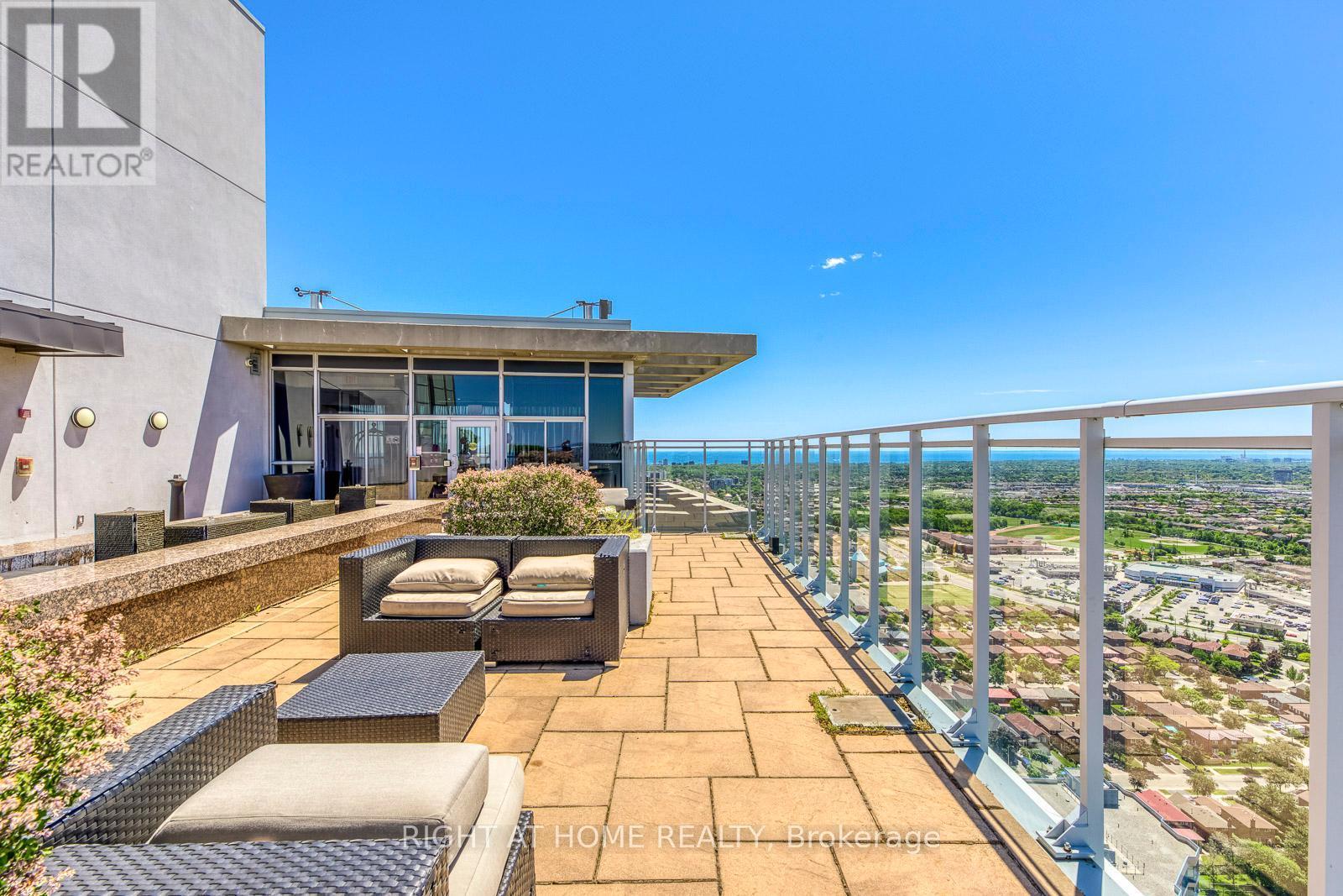 












802 - 223 WEBB DRIVE

,
Mississauga (City Centre),




Ontario
L5B0E8

