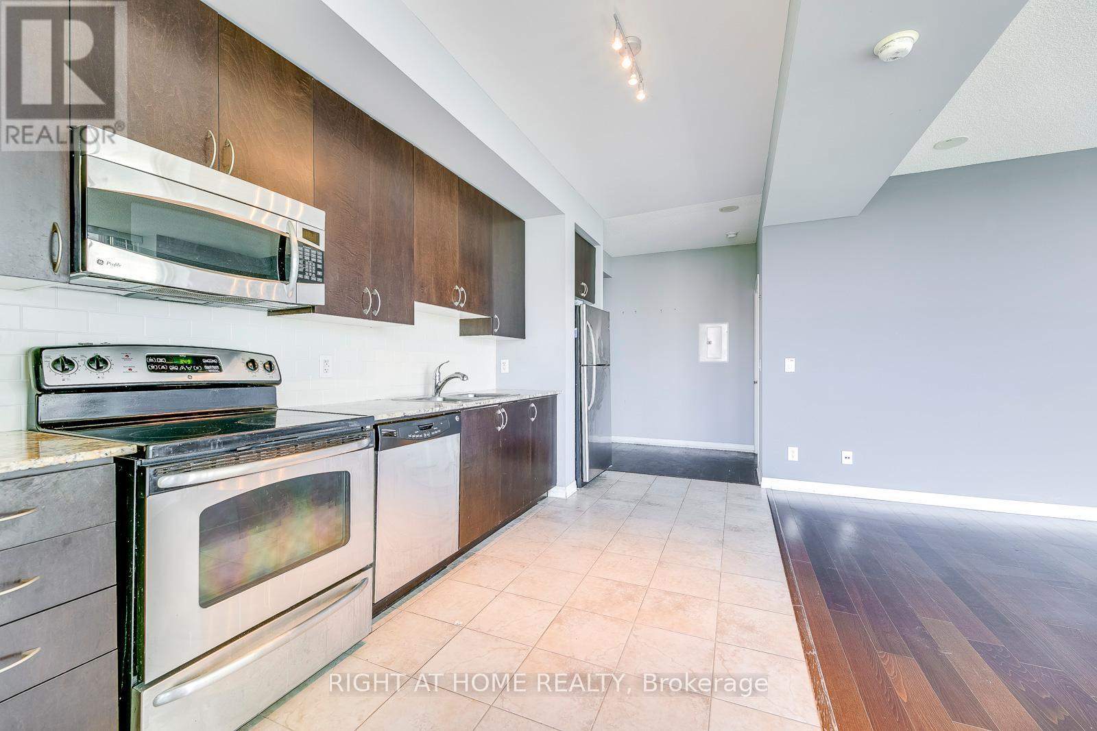 












802 - 223 WEBB DRIVE

,
Mississauga (City Centre),




Ontario
L5B0E8

