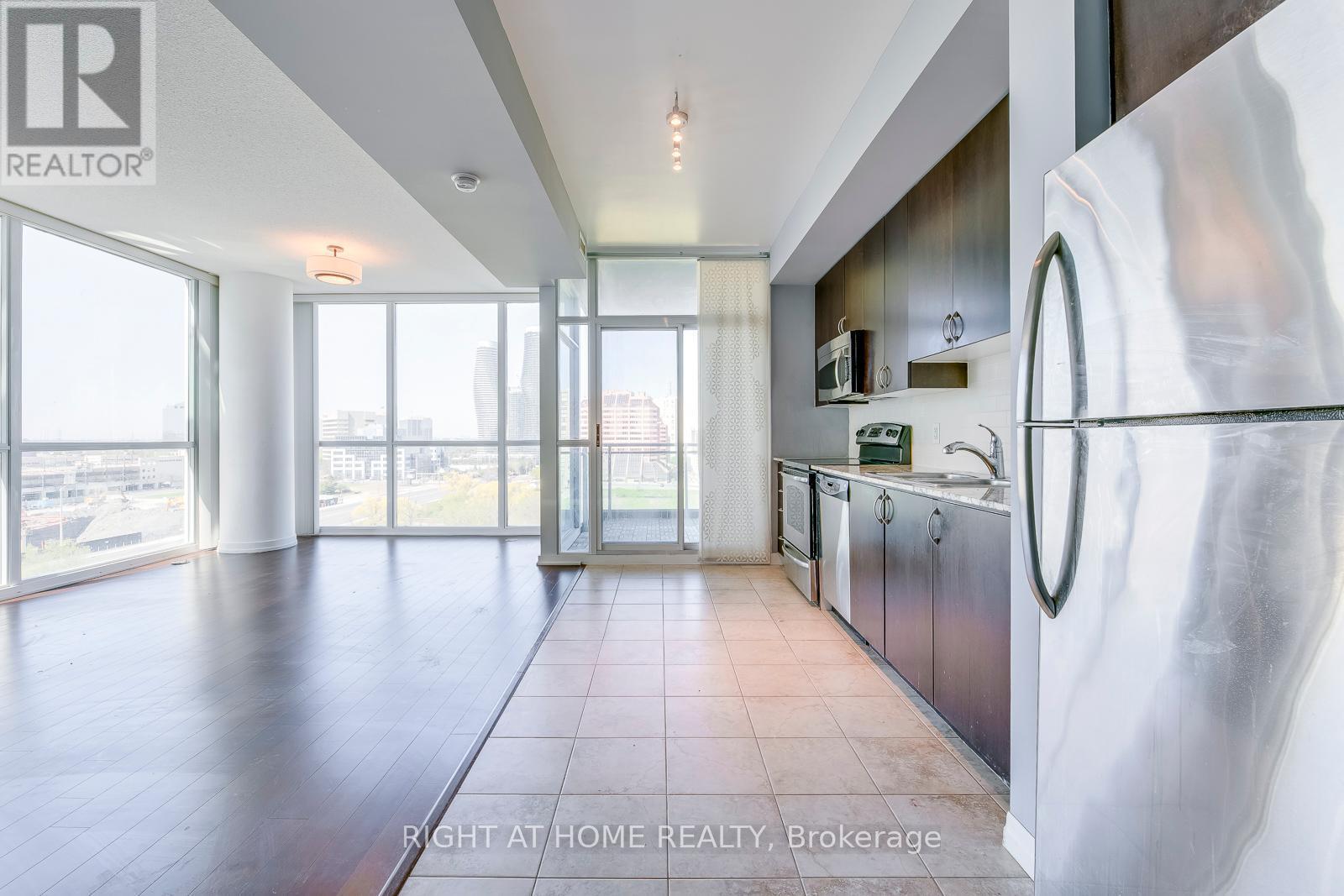












802 - 223 WEBB DRIVE

,
Mississauga (City Centre),




Ontario
L5B0E8

