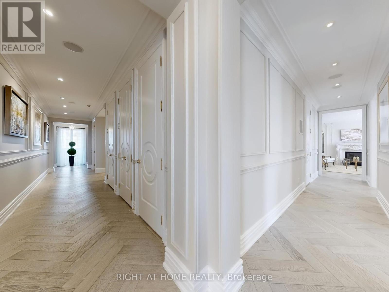 












PH1501 - 2287 LAKE SHORE BOULEVARD W

,
Toronto (Mimico),




Ontario
M8V3Y1

