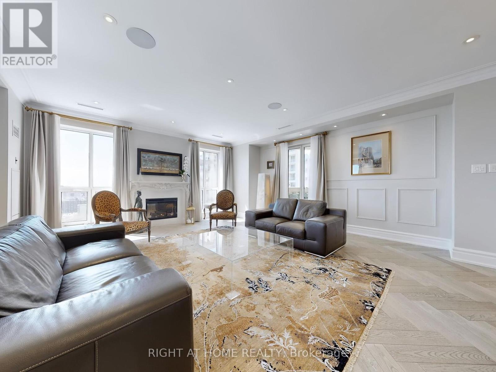 












PH1501 - 2287 LAKE SHORE BOULEVARD W

,
Toronto (Mimico),




Ontario
M8V3Y1

