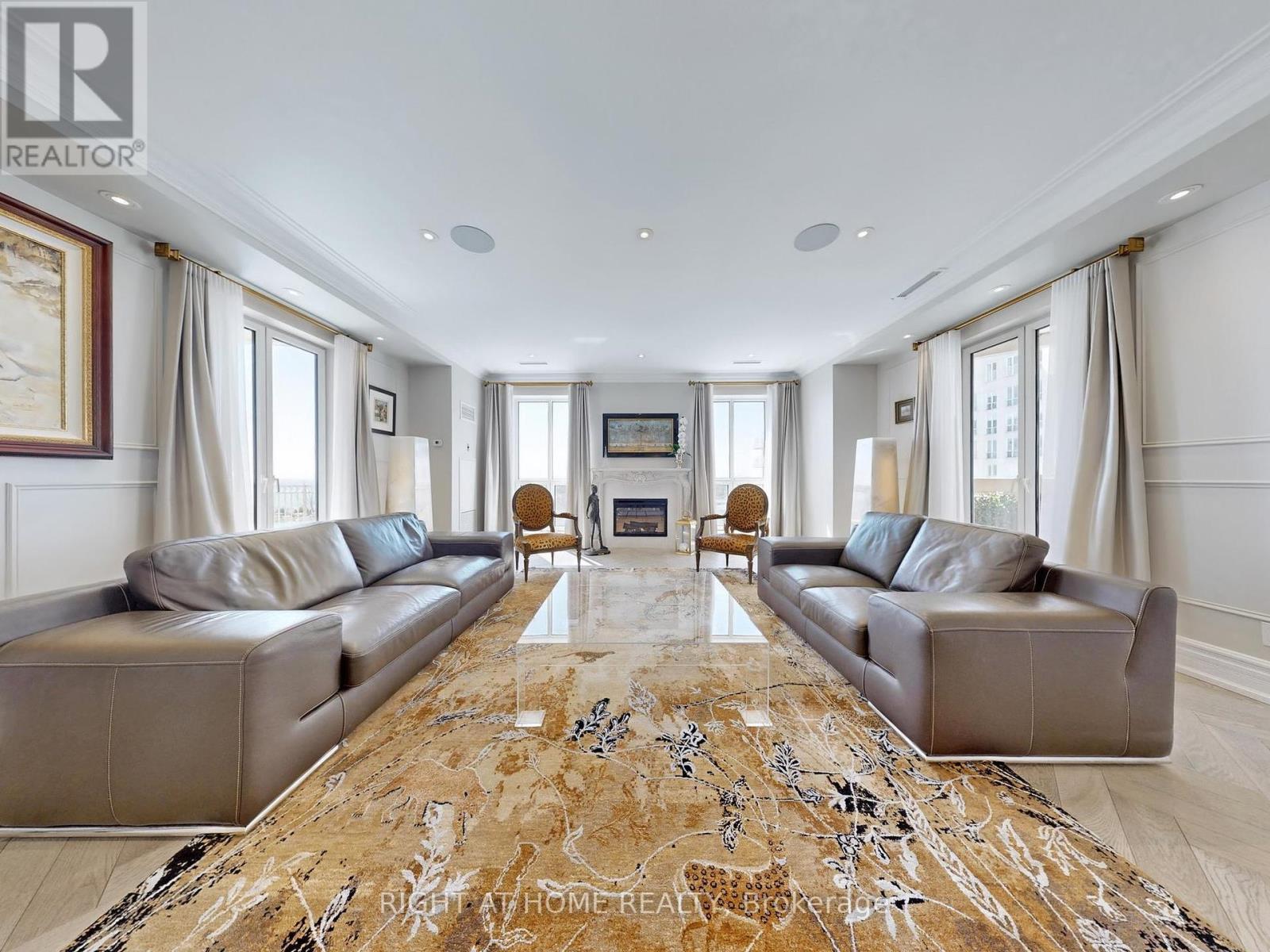 












PH1501 - 2287 LAKE SHORE BOULEVARD W

,
Toronto (Mimico),




Ontario
M8V3Y1

