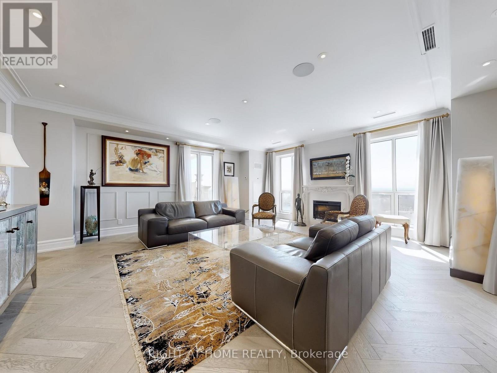 












PH1501 - 2287 LAKE SHORE BOULEVARD W

,
Toronto (Mimico),




Ontario
M8V3Y1

