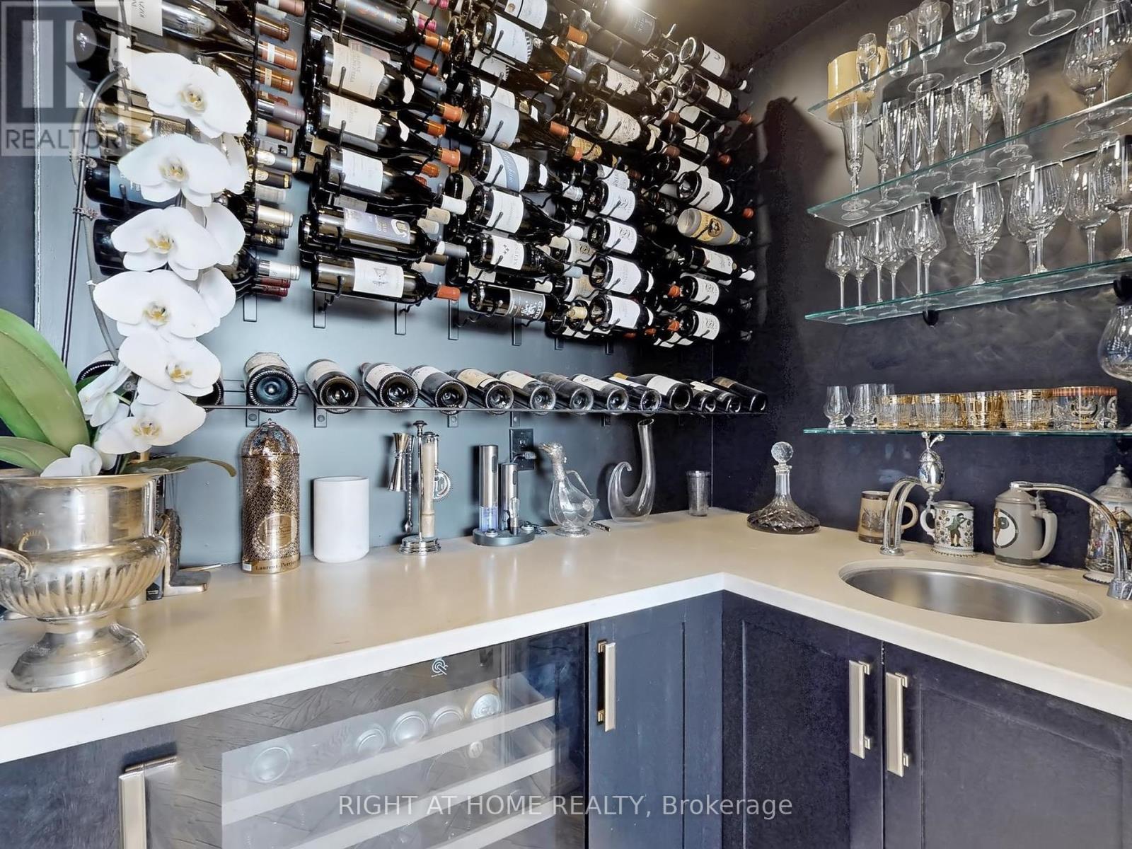 












PH1501 - 2287 LAKE SHORE BOULEVARD W

,
Toronto (Mimico),




Ontario
M8V3Y1


