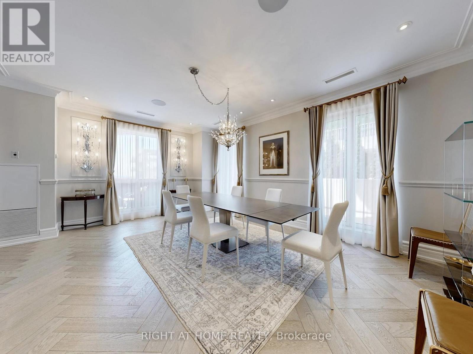 












PH1501 - 2287 LAKE SHORE BOULEVARD W

,
Toronto (Mimico),




Ontario
M8V3Y1


