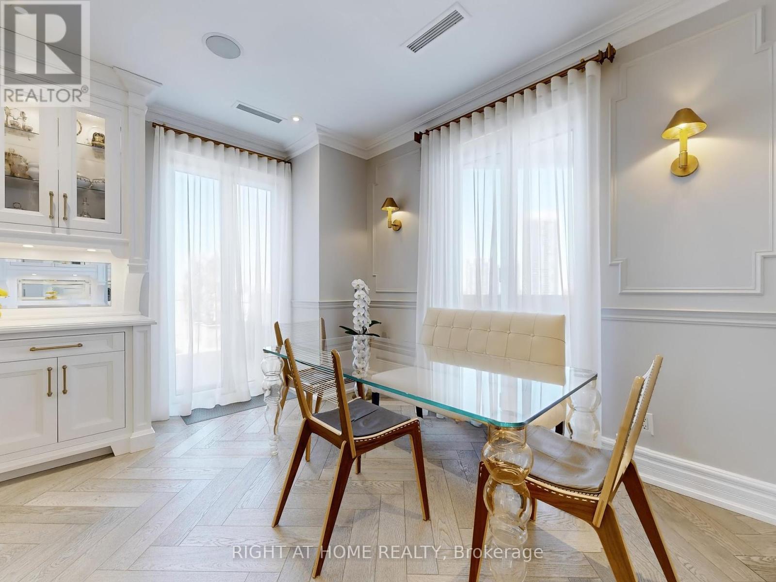












PH1501 - 2287 LAKE SHORE BOULEVARD W

,
Toronto (Mimico),




Ontario
M8V3Y1

