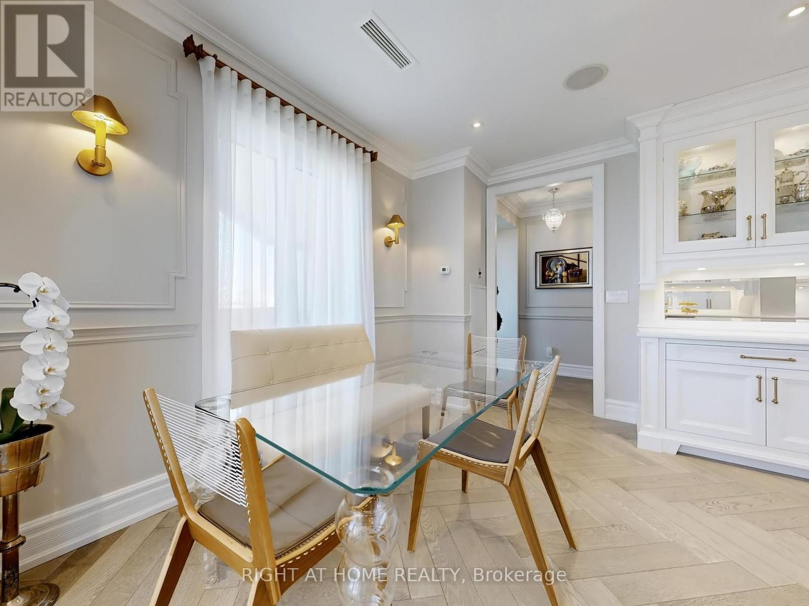 












PH1501 - 2287 LAKE SHORE BOULEVARD W

,
Toronto (Mimico),




Ontario
M8V3Y1


