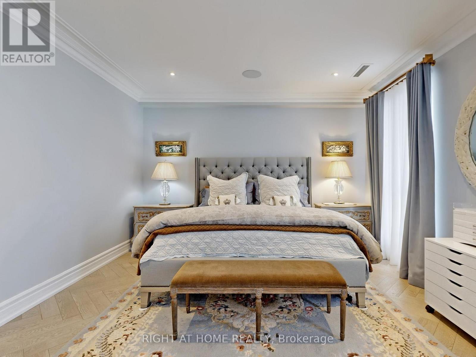












PH1501 - 2287 LAKE SHORE BOULEVARD W

,
Toronto (Mimico),




Ontario
M8V3Y1

