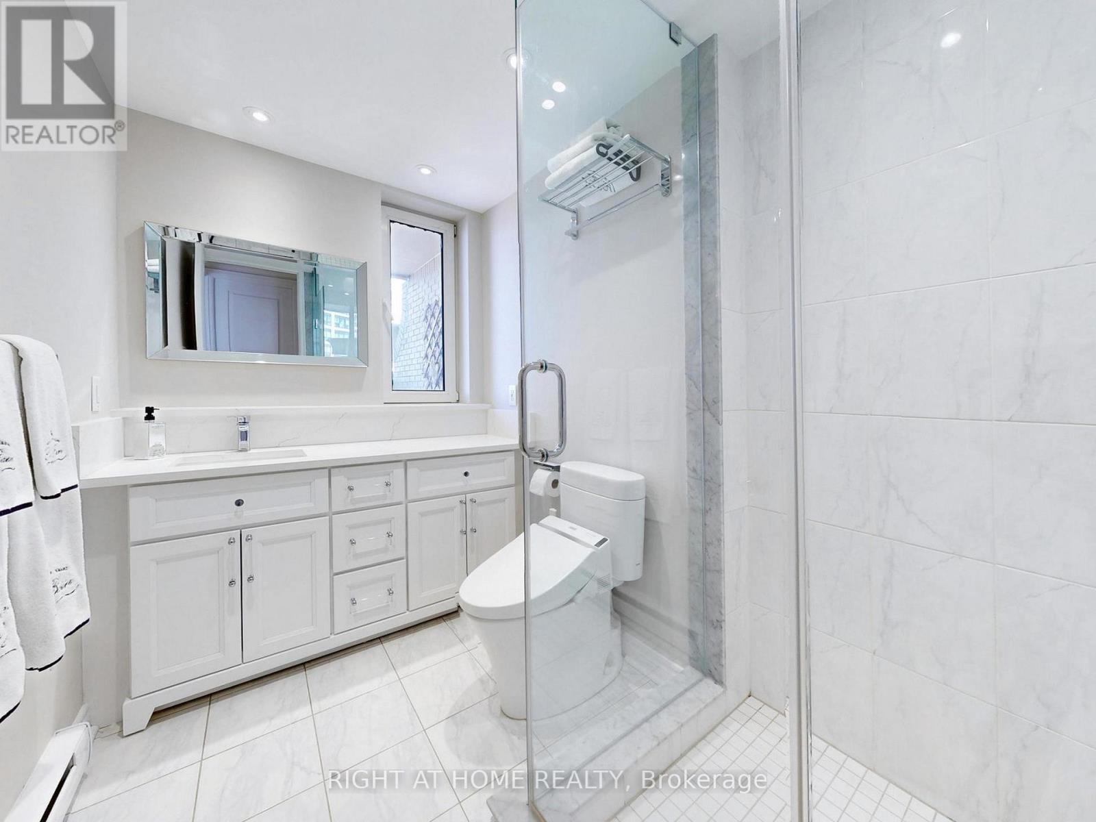 












PH1501 - 2287 LAKE SHORE BOULEVARD W

,
Toronto (Mimico),




Ontario
M8V3Y1

