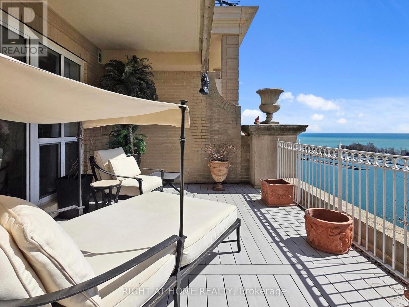 












PH1501 - 2287 LAKE SHORE BOULEVARD W

,
Toronto (Mimico),




Ontario
M8V3Y1

