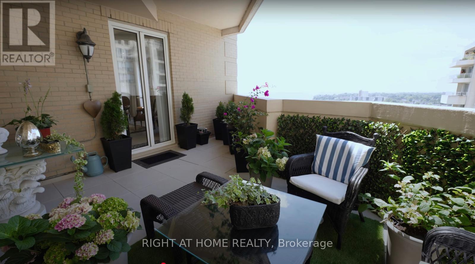 












PH1501 - 2287 LAKE SHORE BOULEVARD W

,
Toronto (Mimico),




Ontario
M8V3Y1

