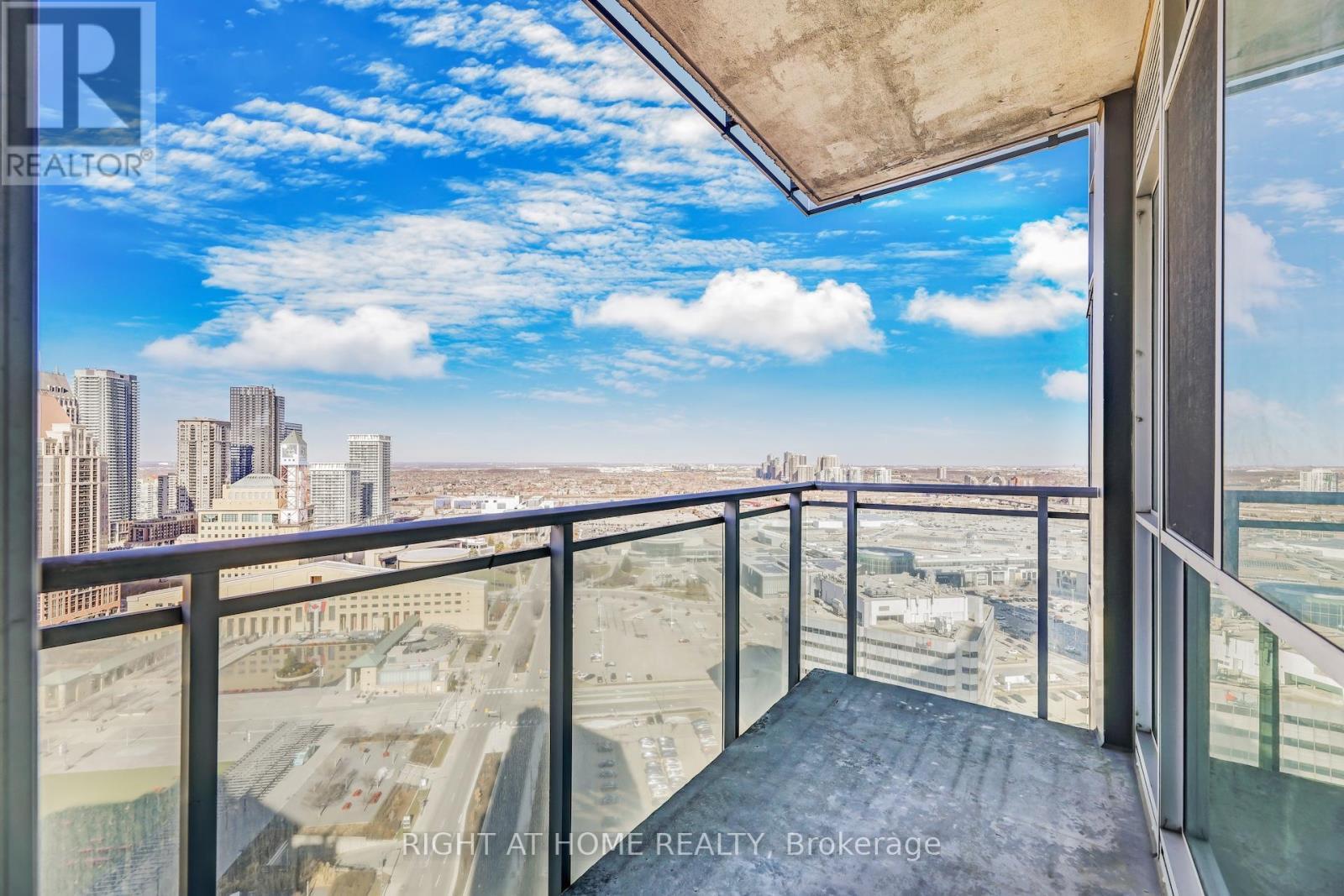 












2801 - 3939 DUKE OF YORK BOULEVARD

,
Mississauga (City Centre),




Ontario
L5B4N2


