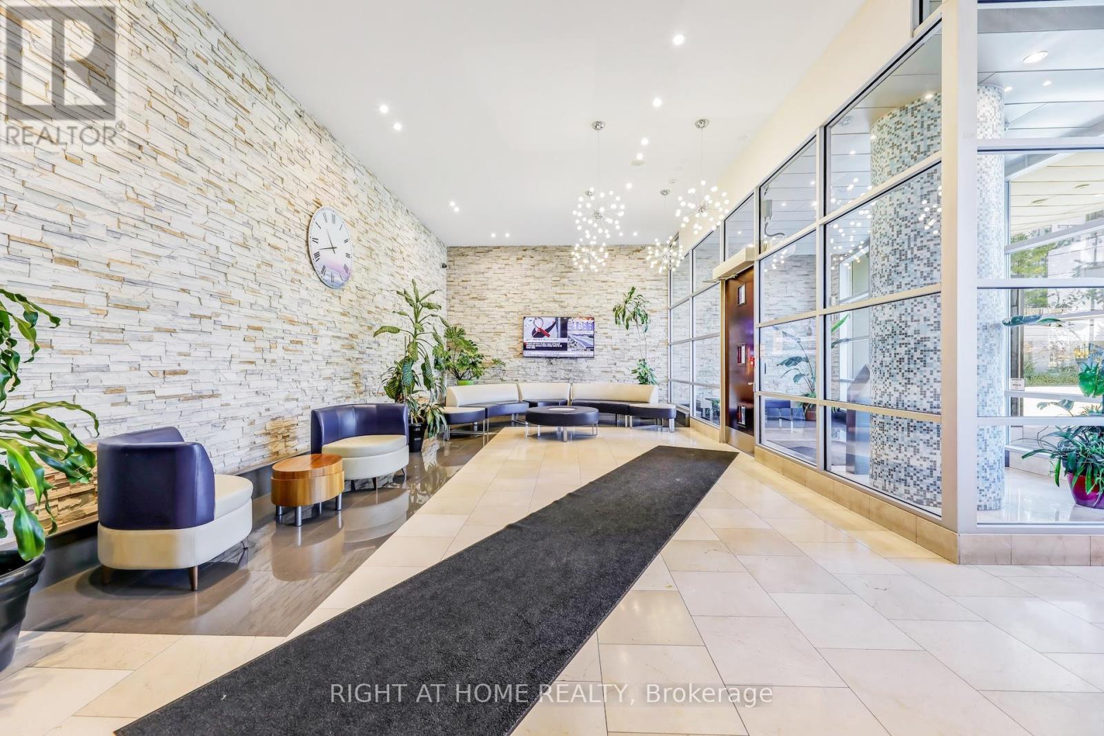 












2801 - 3939 DUKE OF YORK BOULEVARD

,
Mississauga (City Centre),




Ontario
L5B4N2

