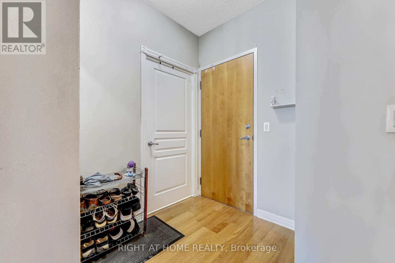 












2801 - 3939 DUKE OF YORK BOULEVARD

,
Mississauga (City Centre),




Ontario
L5B4N2

