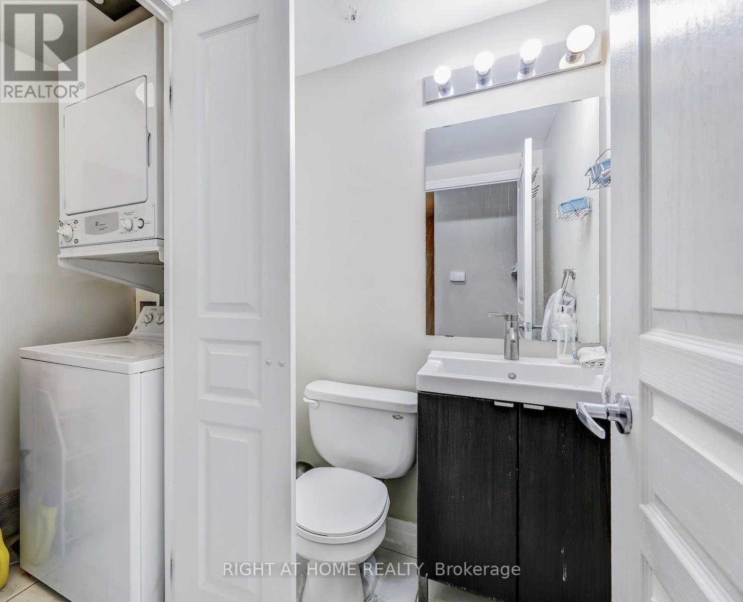 












2801 - 3939 DUKE OF YORK BOULEVARD

,
Mississauga (City Centre),




Ontario
L5B4N2

