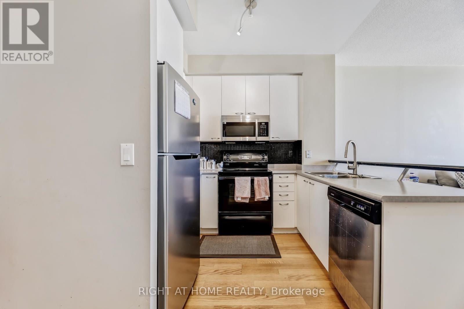












2801 - 3939 DUKE OF YORK BOULEVARD

,
Mississauga (City Centre),




Ontario
L5B4N2

