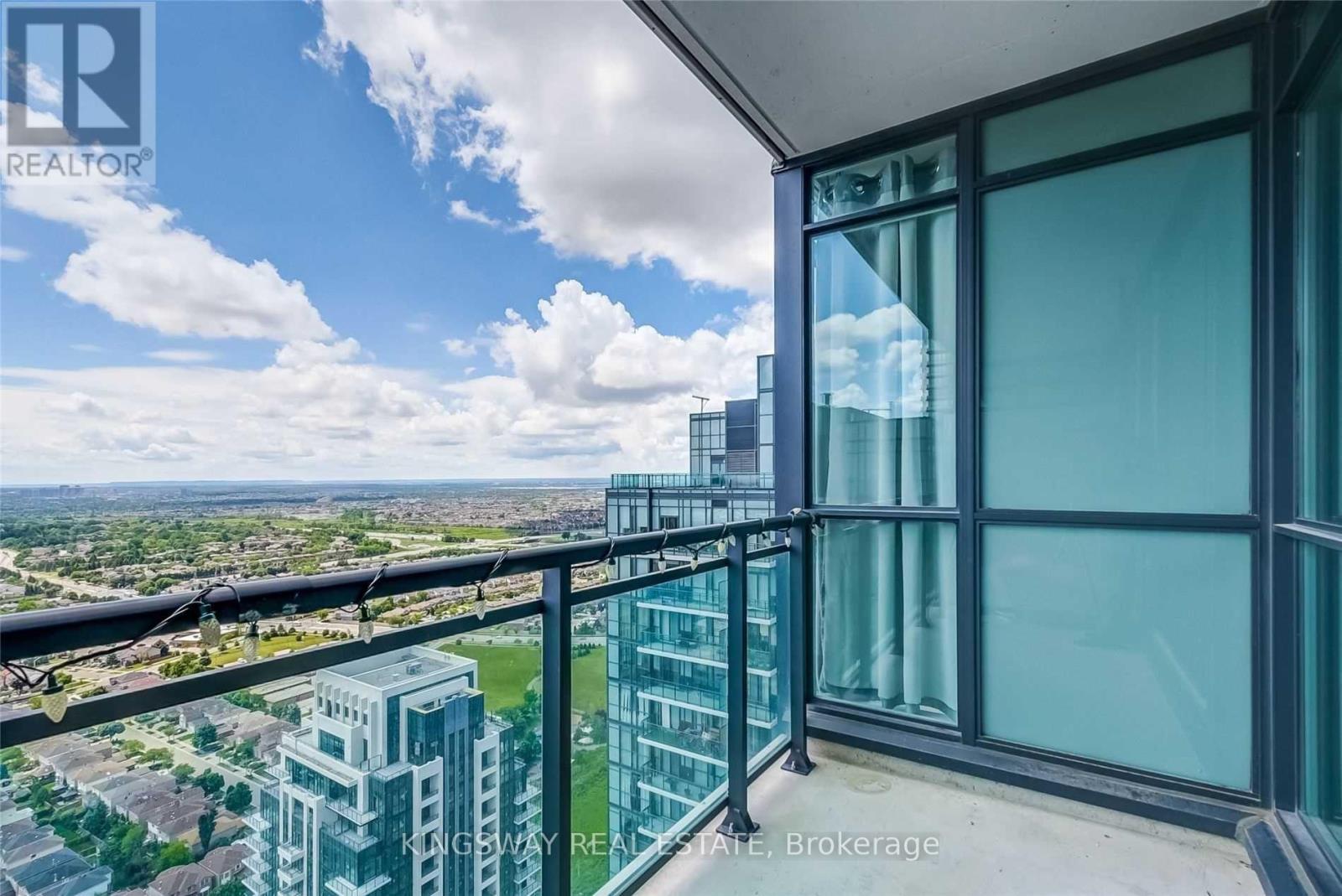 












3806 - 4070 CONFEDERATION PARKWAY W

,
Mississauga (City Centre),




Ontario
L5B0E9

