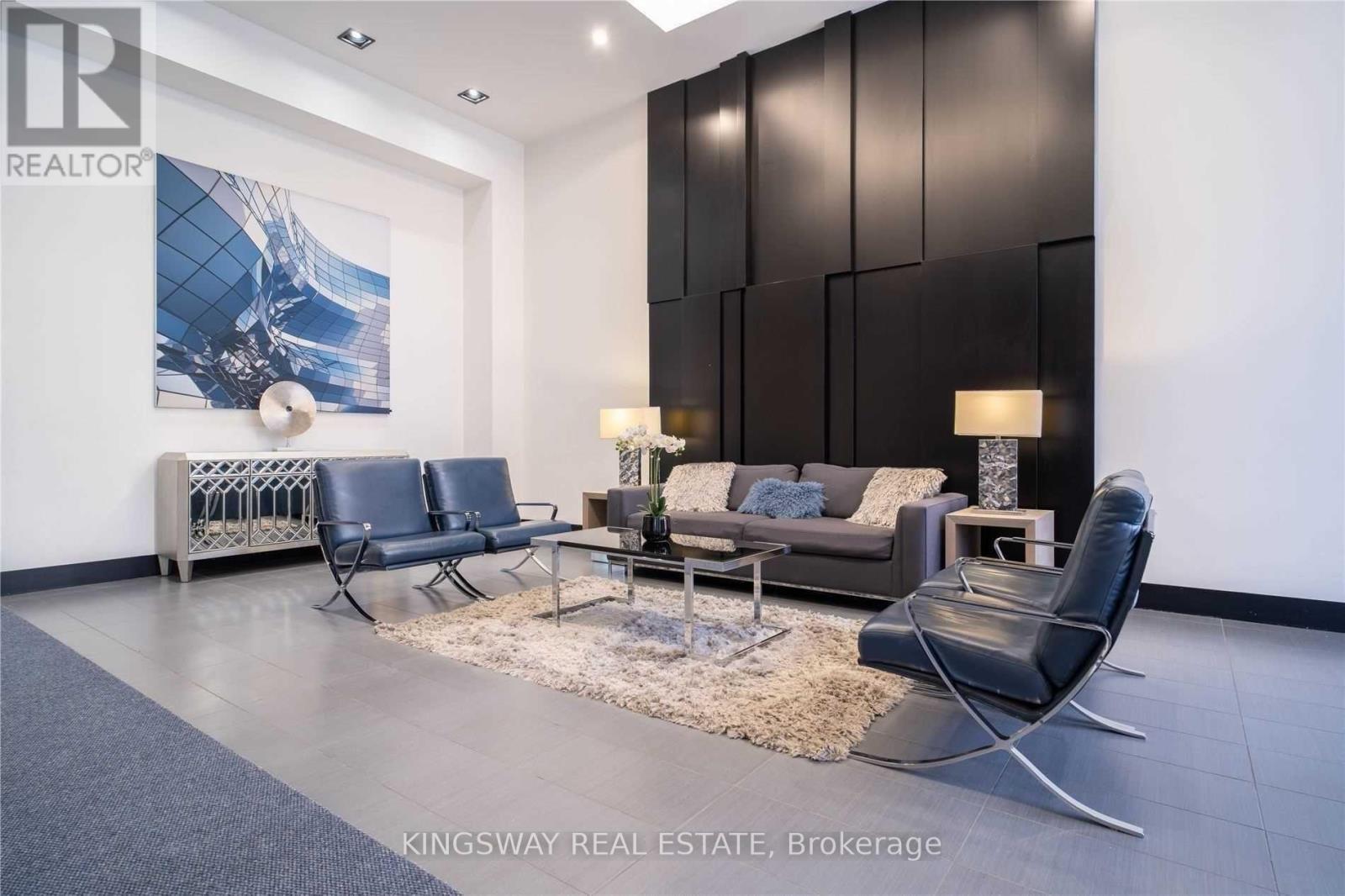 












3806 - 4070 CONFEDERATION PARKWAY W

,
Mississauga (City Centre),




Ontario
L5B0E9

