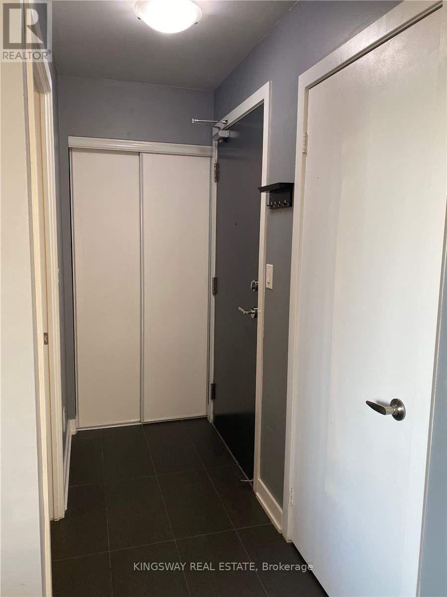 












3806 - 4070 CONFEDERATION PARKWAY W

,
Mississauga (City Centre),




Ontario
L5B0E9

