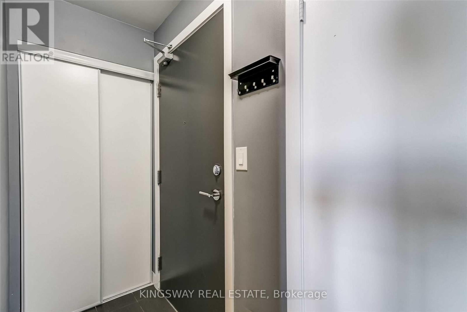 












3806 - 4070 CONFEDERATION PARKWAY W

,
Mississauga (City Centre),




Ontario
L5B0E9

