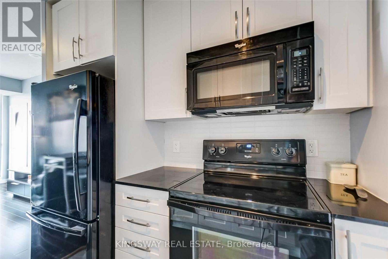 












3806 - 4070 CONFEDERATION PARKWAY W

,
Mississauga (City Centre),




Ontario
L5B0E9

