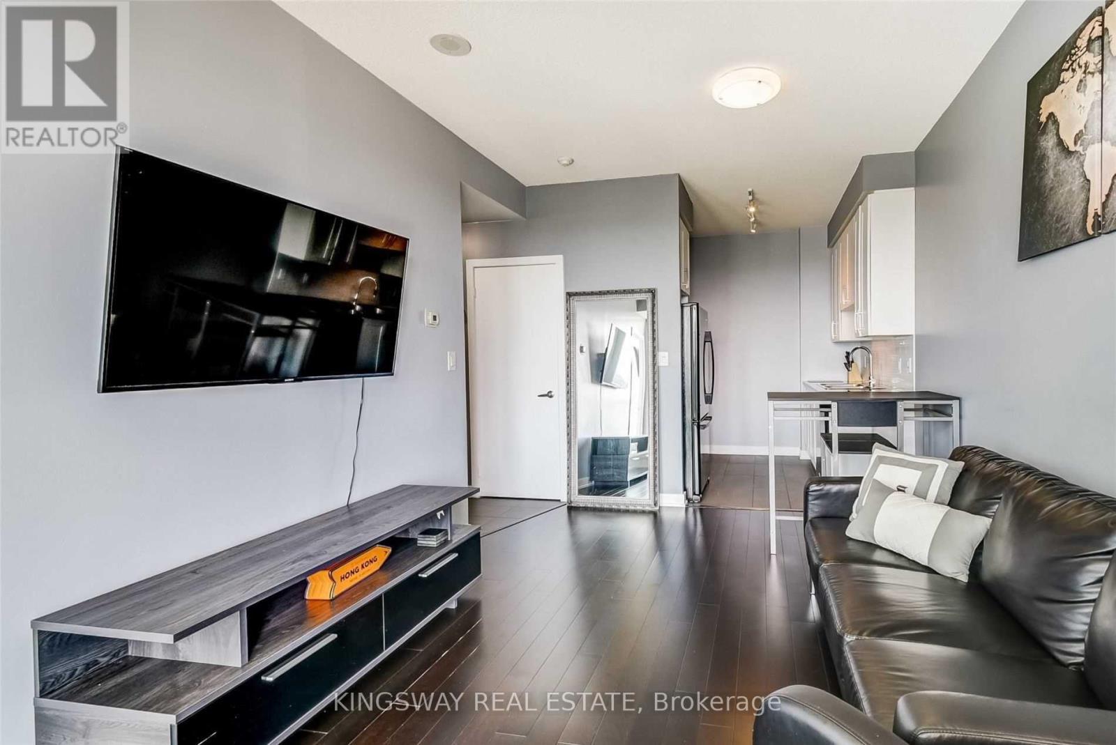 












3806 - 4070 CONFEDERATION PARKWAY W

,
Mississauga (City Centre),




Ontario
L5B0E9

