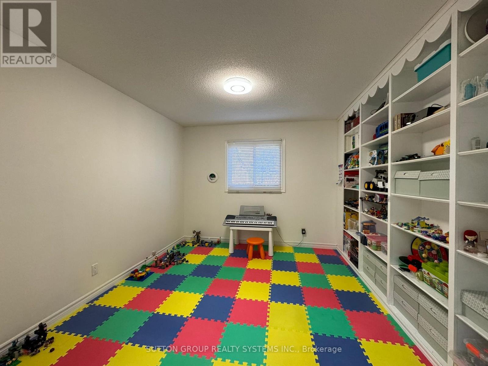 












UPPER - 1232 BONNYBANK COURT

,
Oakville (GA Glen Abbey),




Ontario
L6M1V7

