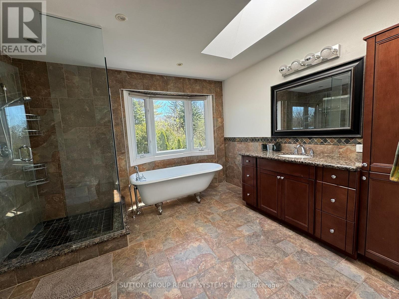 












UPPER - 1232 BONNYBANK COURT

,
Oakville (GA Glen Abbey),




Ontario
L6M1V7

